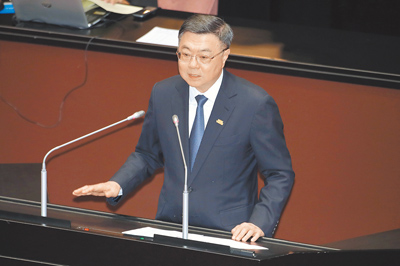 行政院長卓榮泰25日赴立法院專案報告,強調產業根留台灣,必須維持台灣關鍵領先地位。(黃世麒攝) image