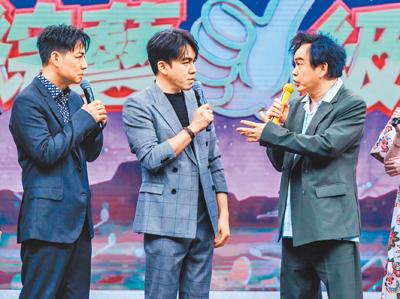 康康(右)挑戰聽聲辨人,左起為陳隨意、許志豪。(中視提供) image