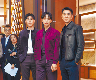 詹懷雲(左起)、韓星李俊昊、曾敬驊三人現身Berluti台北101開幕活動。(吳松翰攝) image