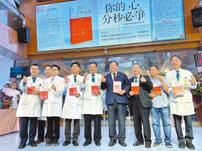 馬偕醫院心臟血管中心主任蔡瑞鵬、心臟內科資深主治醫師顏志軒舉辦《你的心,分秒必爭:心臟科醫師教你的事》新書發表會。(李念庭攝) image