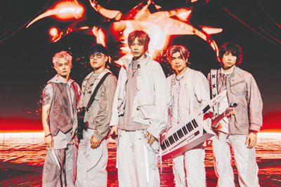 八三夭30日於高雄巨蛋開唱,吸引大批粉絲到場支持。(KKLIVE、不搖就滾提供) image