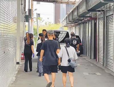 桃園市中壢區惡火5死遺體送往中壢殯儀館,檢警相驗。(呂筱蟬攝) image