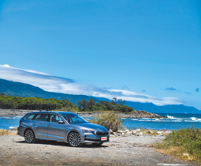SKODA Octavia Combi 2.0 TSI 4x4為同級對手中唯一具備全時四輪驅動系統的車款。(陳大任攝) image