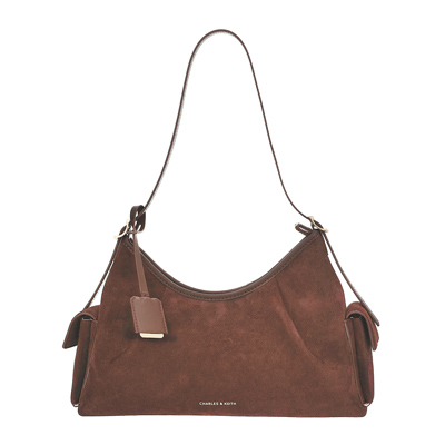 CHARLES & KEITH Khai麂皮肩背包,2990元。(CHARLES & KEITH提供) CHARLES & KEITH Khai麂皮肩背包,2990元。(CHARLES & KEITH提供)