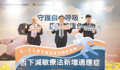 林口長庚醫院兒童過敏氣喘風溼科醫師姚宗杰(中)2日說明,國內最常見的過敏類型就是過敏性鼻炎,國內20歲以下族群的盛行率高達37.8%。(鄭郁蓁攝) image