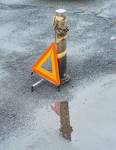 用像淚水的雨水才能照見自己(羅青/攝影) image