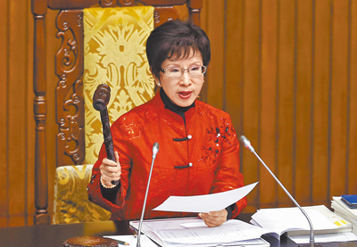 中共3日舉行閱兵,國民黨前主席洪秀柱前往觀禮,陸委會副主委梁文傑4日坦言,目前立法院副院長沒有在《兩岸人民關係條例》規範對象內。(本報資料照片) image
