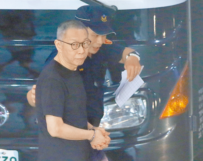 台北地院4日審理民眾黨前主席柯文哲(左)聲請具保停押,合議庭審理後評議近日再裁定,諭知柯文哲還押。(范揚光攝) image