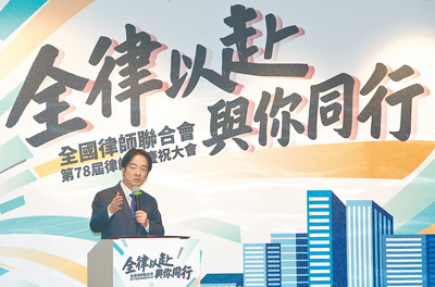 賴清德總統6日出席「全國律師聯合會第78屆律師節慶祝大會」,他表示,台灣歷經數十年來的努力,從專制走向民主,其中一項成就是司法獨立。(趙雙傑攝) image