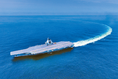 中共海軍第3艘航空母艦福建號下水海試後首次遠航,近日過航台灣海峽。(美聯社) image