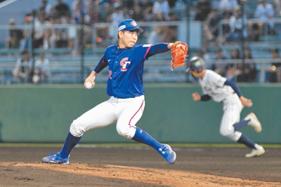 中華隊張乙安對日本先發1.1局失6分,含4分責失,吞下敗投。(中華棒協提供) image