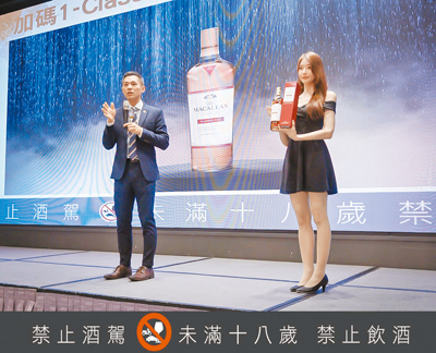 麥卡倫品牌大使黃偉綸受邀在金威獎品飲會上分享「Classic Cut經典復刻2025」的口感與風味。(林勝發攝) 麥卡倫品牌大使黃偉綸受邀在金威獎品飲會上分享「Classic Cut經典復刻2025」的口感與風味。(林勝發攝)