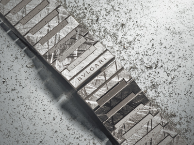 李禹煥×BVLGARI Octo Finissimo限量版腕表,表帶融入雕塑藝術。(BVLGARI提供) 李禹煥×BVLGARI Octo Finissimo限量版腕表,表帶融入雕塑藝術。(BVLGARI提供)