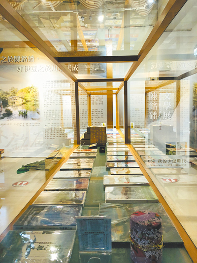 陳銘磻前幾年曾舉辦文學展,並邀請作家朋友前往尖石,探尋他文學寫作的起點。(陳銘磻提供) 陳銘磻前幾年曾舉辦文學展,並邀請作家朋友前往尖石,探尋他文學寫作的起點。(陳銘磻提供)