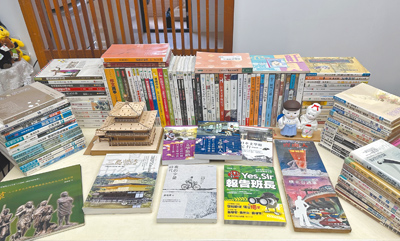 陳銘磻的著作包括文學旅人系列、作文教學系列、軍中系列等等,成績斐然。(陳銘磻提供) 陳銘磻的著作包括文學旅人系列、作文教學系列、軍中系列等等,成績斐然。(陳銘磻提供)