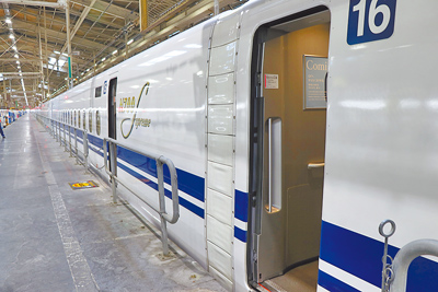 未來台灣高鐵新世代列車將透過車間全包覆設計,隔絕風切噪音。(蔡明亘攝) 未來台灣高鐵新世代列車將透過車間全包覆設計,隔絕風切噪音。(蔡明亘攝)