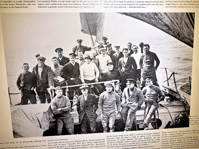 一九一七年「堅忍號」全體船員合影。第二排正中白衣者即為船長謝克頓。(時報文化提供) 一九一七年「堅忍號」全體船員合影。第二排正中白衣者即為船長謝克頓。(時報文化提供)