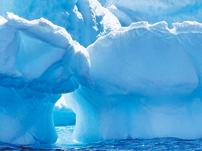 南極漂浮的冰山。(時報文化提供) 南極漂浮的冰山。(時報文化提供)