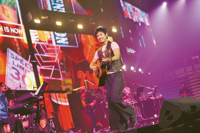 藤岡靛5日在「超犀利趴」演唱《誰是被害者2》片尾曲〈In Truth〉。(相信音樂提供) 藤岡靛5日在「超犀利趴」演唱《誰是被害者2》片尾曲〈In Truth〉。(相信音樂提供)