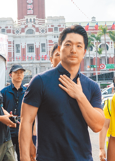 台北市長蔣萬安(前)表示將盡一切努力爭取輝達台灣總部落腳台北。(郭吉銓攝) image