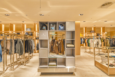 新光三越台北信義新天地A9日本復古軍裝美學N.HOOLYWOOD。(新光三越提供) 新光三越台北信義新天地A9日本復古軍裝美學N.HOOLYWOOD。(新光三越提供)