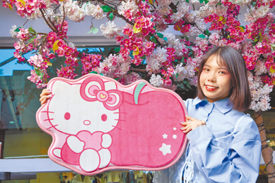 Global Mall 10月23日起再推超萌Hello Kitty會員限定好禮,滿足粉絲全套組蒐集夢。(Global Mall提供) image