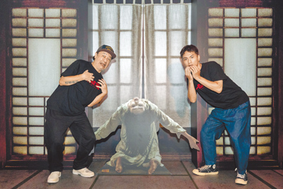 陳為民(左)、李冠毅23日出席戲院主題場景揭幕活動。(天予電影提供) image