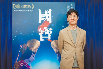 導演李相日23日首度來台,為執導《國寶》造勢。(傳影互動提供) image