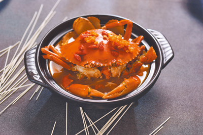 潮品集麻油煮紅蟳,溫潤滋補的「麻油紅蟳」,搭配餐廳招牌滷水與精緻海味的美味組合。(神旺潮品集提供) 潮品集麻油煮紅蟳,溫潤滋補的「麻油紅蟳」,搭配餐廳招牌滷水與精緻海味的美味組合。(神旺潮品集提供)