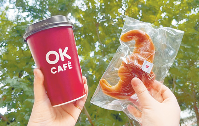 OKmart限時推出買OK CAFE中杯莊園拿鐵搭指定烘焙品享組合價59元。(OKmart提供) OKmart限時推出買OK CAFE中杯莊園拿鐵搭指定烘焙品享組合價59元。(OKmart提供)