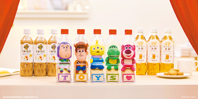 迪士尼皮克斯動畫《玩具總動員》邁入30周年,台灣麒麟KIRIN旗下茶飲品牌「午後の紅茶」特別推限量「瓶中娃娃」聯名套組(見圖)。(台灣麒麟提供) image