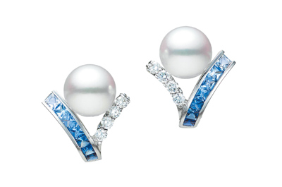 MIKIMOTO Ocean系列藍寶石珍珠耳環 ,21萬4000元。(MIKIMOTO提供) MIKIMOTO Ocean系列藍寶石珍珠耳環 ,21萬4000元。(MIKIMOTO提供)