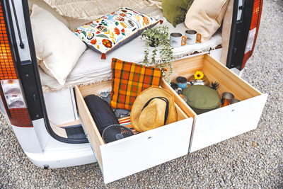 車廂底板下方採用木製收納櫃,提高載物機能。(南陽實業提供) 車廂底板下方採用木製收納櫃,提高載物機能。(南陽實業提供)