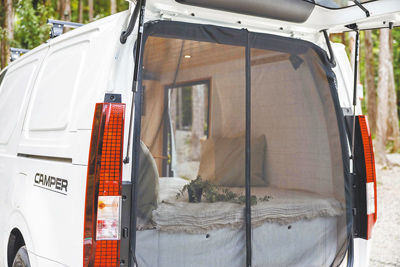 尾門蚊帳可以隔絕蚊蟲並兼顧採光與穿透視野。(南陽實業提供) 尾門蚊帳可以隔絕蚊蟲並兼顧採光與穿透視野。(南陽實業提供)