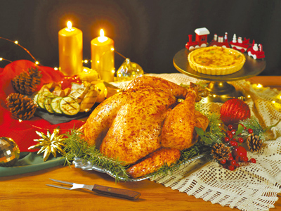 台北花園大酒店於12月底前推出感恩耶誕火雞禮籃,包含美式風味爐烤火雞、爐烤蔬菜等美饌。(天成飯店集團提供) 台北花園大酒店於12月底前推出感恩耶誕火雞禮籃,包含美式風味爐烤火雞、爐烤蔬菜等美饌。(天成飯店集團提供)
