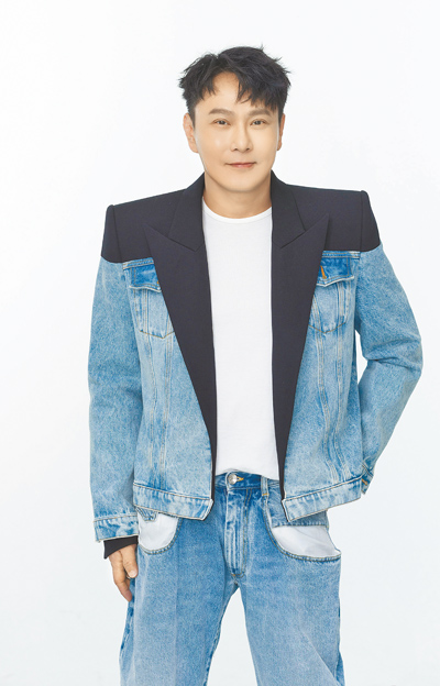 張信哲將於明年1月18日「喬山50感恩慈善演唱會」開唱。(喬山運動科技提供) 張信哲將於明年1月18日「喬山50感恩慈善演唱會」開唱。(喬山運動科技提供)