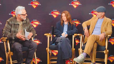 製片詹姆斯岡恩(左起)、主演米莉愛考克、導演克雷格葛里斯佩出席《超少女》線上發布記者會。(華納兄弟提供) 製片詹姆斯岡恩(左起)、主演米莉愛考克、導演克雷格葛里斯佩出席《超少女》線上發布記者會。(華納兄弟提供)