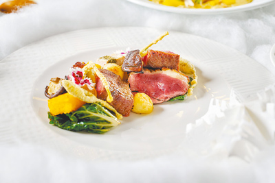 節慶限定「義式節慶烤肉盤」,一次品嘗美國Prime肋眼芯與特製手工肉捲的雙重美味。(台北美福大飯店提供) 節慶限定「義式節慶烤肉盤」,一次品嘗美國Prime肋眼芯與特製手工肉捲的雙重美味。(台北美福大飯店提供)