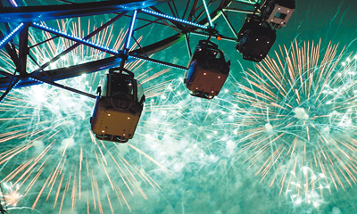 義大遊樂世界跨年夜推出摩天輪VIP煙火派對,享受煙火搖滾區景色。(義大世界提供) 義大遊樂世界跨年夜推出摩天輪VIP煙火派對,享受煙火搖滾區景色。(義大世界提供)