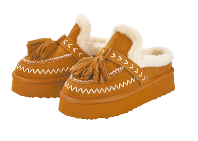 SOGO復興館jeffreycampbell波西米亞風厚底拖鞋,原價5580元,特價2980元,共限15雙。(SOGO提供) SOGO復興館jeffreycampbell波西米亞風厚底拖鞋,原價5580元,特價2980元,共限15雙。(SOGO提供)