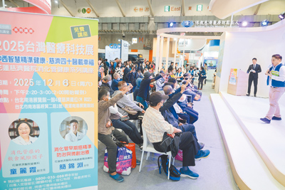 「2025台灣醫療科技展慈濟健康講座」,簡錫淵與童麗霞的演講十分精彩,民眾收穫滿滿。(郭吉銓攝) 「2025台灣醫療科技展慈濟健康講座」,簡錫淵與童麗霞的演講十分精彩,民眾收穫滿滿。(郭吉銓攝)
