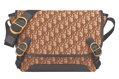 Dior JETT棕色Oblique刺繡緹花男款小型郵差包,售價10萬9000元。(Dior提供) Dior JETT棕色Oblique刺繡緹花男款小型郵差包,售價10萬9000元。(Dior提供)