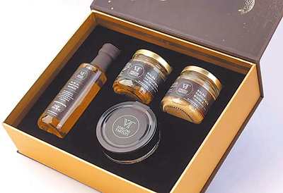 SOGO忠孝館Fresh Mart松露禮盒,原價3300元,特價2990元。
(SOGO提供) SOGO忠孝館Fresh Mart松露禮盒,原價3300元,特價2990元。
(SOGO提供)