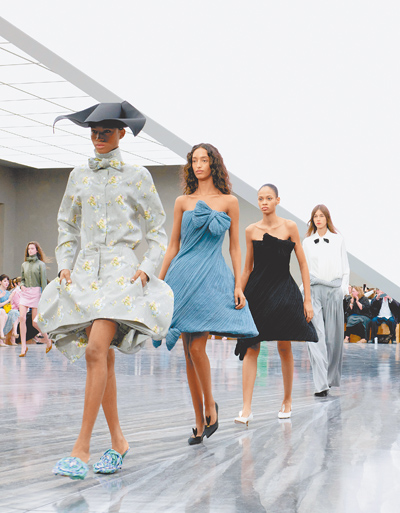 Jonathan Anderson將時裝與日常結合,提供了一個能時尚亦能出行的完美策略。(Dior提供) Jonathan Anderson將時裝與日常結合,提供了一個能時尚亦能出行的完美策略。(Dior提供)