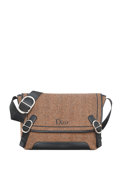 Dior Jett咖啡色羊毛中型郵差包,11萬5000元。(Dior提供) Dior Jett咖啡色羊毛中型郵差包,11萬5000元。(Dior提供)