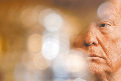 台美關稅底定!圖為美國總統川普15日在白宮表揚冰球冠軍隊。(路透) 台美關稅底定!圖為美國總統川普15日在白宮表揚冰球冠軍隊。(路透)