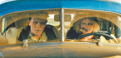 克里斯汀貝爾(左)與新科金球獎影后潔西伯克利(右)合作《科學新娘!》。(華納兄弟提供) 克里斯汀貝爾(左)與新科金球獎影后潔西伯克利(右)合作《科學新娘!》。(華納兄弟提供)