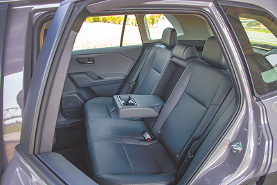 雙前座電動椅具備通風/加熱功能。(陳大任攝) 雙前座電動椅具備通風/加熱功能。(陳大任攝)