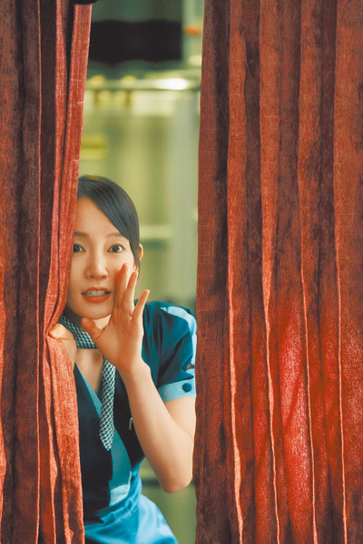 「日本國民女神」吉岡里帆在《雙囍》中客串飾演空姐。(水花電影提供) 「日本國民女神」吉岡里帆在《雙囍》中客串飾演空姐。(水花電影提供)