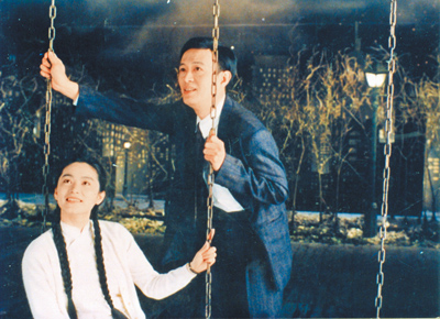 林青霞(左)與金士傑演出的《暗戀桃花源》至今仍是經典。(表演工作坊提供) 林青霞(左)與金士傑演出的《暗戀桃花源》至今仍是經典。(表演工作坊提供)